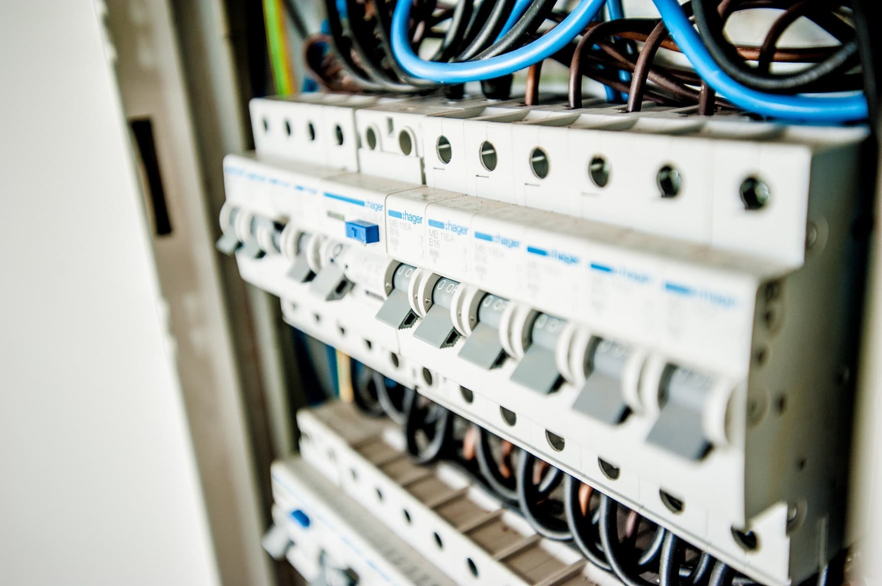 Schnell und einfach: Elektriker in der Nähe über meister-job finden