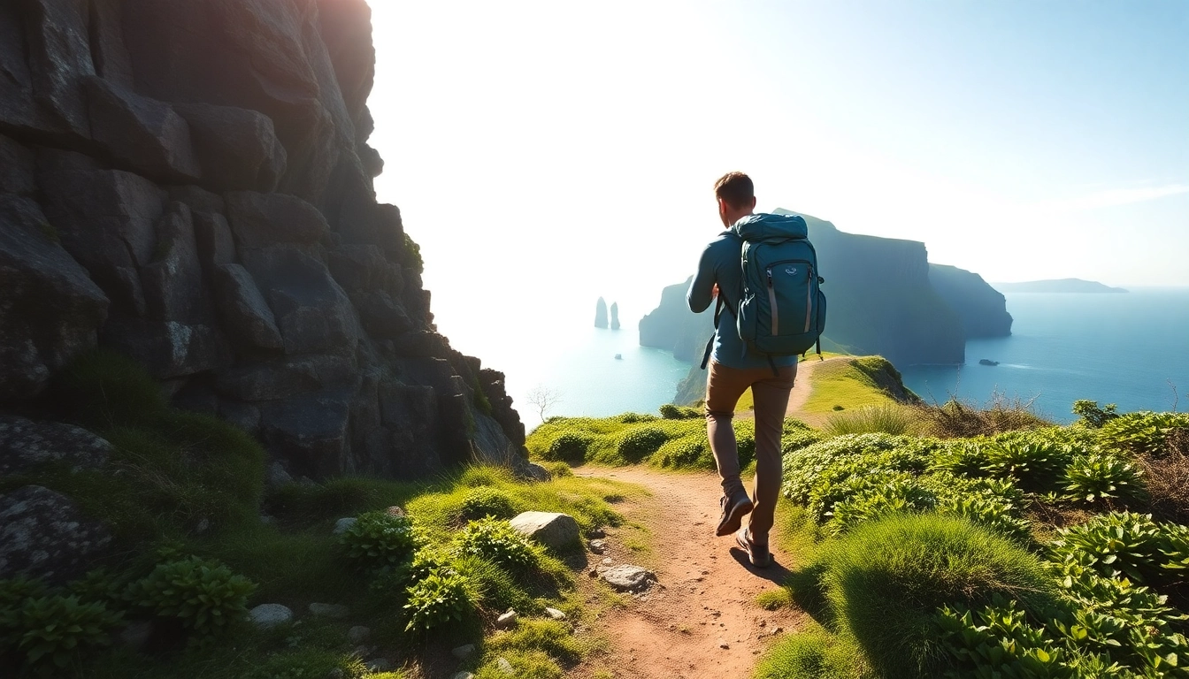 Irland wandern auf einer malerischen Küstenstrecke mit atemberaubenden Klippen im Hintergrund.