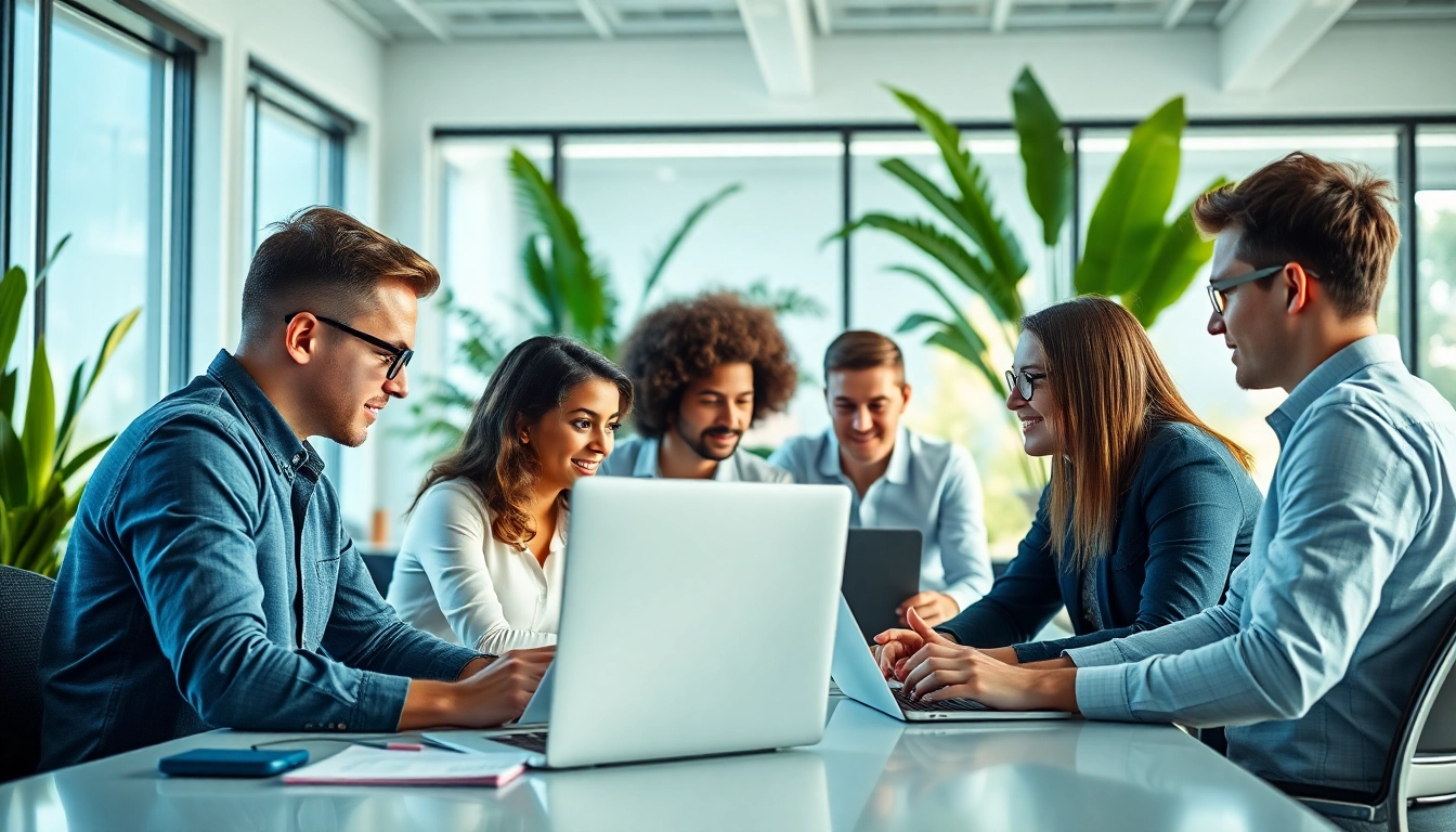 Software Entwicklung durch ein vielfältiges Team in einem modernen Büro, das kreativ zusammenarbeitet.